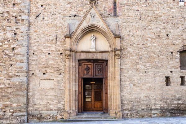 Drzwi kościoła Santa Maria Maggiore di Firenze — Zdjęcie stockowe