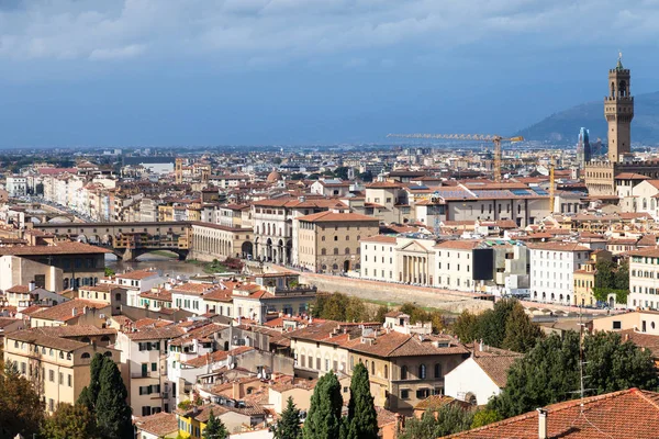 Panoramę miasta Florencja z mostu i Pałac — Zdjęcie stockowe