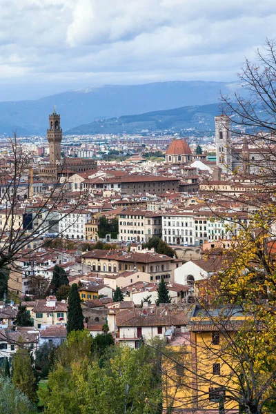 Nad zobrazením města Florencie v podzimní den — Stock fotografie