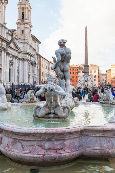 Fontana del Moro på Piazza Navona i Rom — Stockfoto