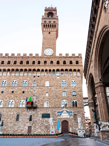 Uitzicht van Palazzo Vecchio vanaf piazza della signoria — Stockfoto