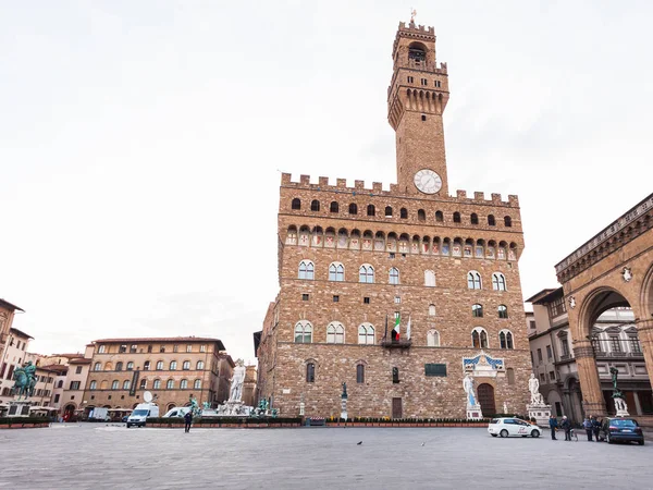 Utsikt över Piazza della Signoria med Palazzo Vecchio — Stockfoto