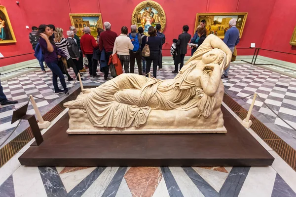 Wnętrze hali Michelangelo w galerii Uffizi — Zdjęcie stockowe