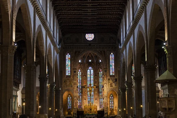 Hlavní loď baziliky Santa Croce ve Florencii — Stock fotografie