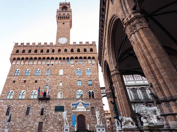 Uitzicht op de Palazzo Vecchio en Loggia dei Lanzi — Stockfoto