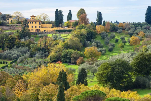 Groene en gele tuinen in de buurt van Florence — Stockfoto