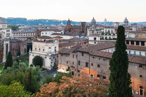 Vista de edifícios da cidade velha de Roma de Capitoline — Fotografia de Stock