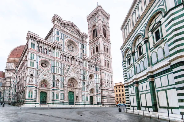 Vista del Duomo di Firenze e del campanile al mattino — Foto Stock