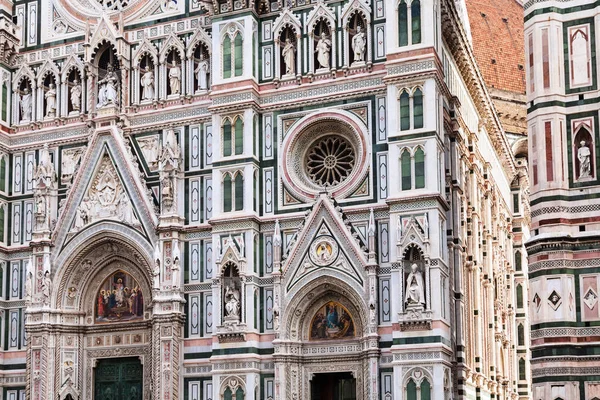 Díszítő falak, a Duomo katedrális, Firenze — Stock Fotó