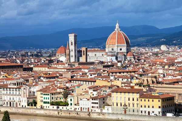 Skyline de la ciudad de Florencia con Duomo —  Fotos de Stock