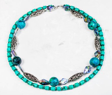 Krizokol ve turkuaz yuvarlak kolye