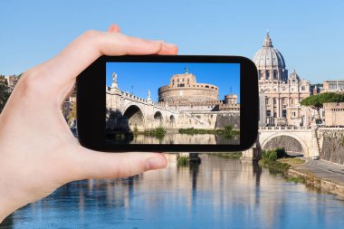 turist Roma'daki Castel Sant Angelo fotoğraf arşivi