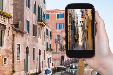 Venedik turist fotoğraf dar sokak