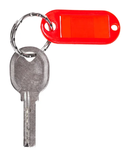 Starý klíč od dveří s červeným prázdné keychain, samostatný — Stock fotografie