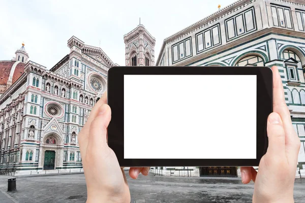 Tourist photographs baptistery in Florence — Stock Photo, Image