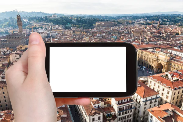 Turist fotografier Florens stadsbilden med piazza — Stockfoto