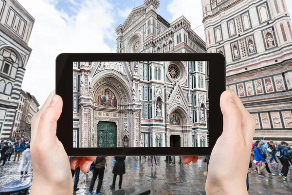 Fotografías turísticas fachada del Duomo en Florencia — Foto de Stock