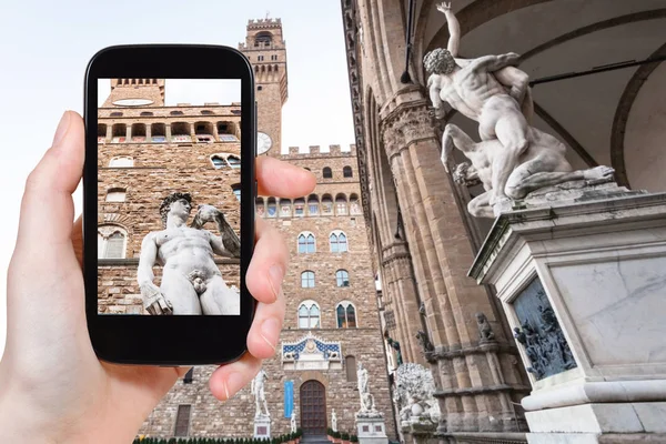 Tourist photographs David statue in Florence — Stock Photo, Image