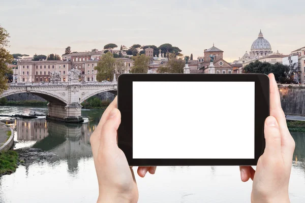 Toeristische foto's van rivier de Tiber in Rome stad — Stockfoto