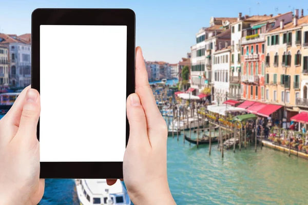 Turist fotografier Canal Grande i Venedig stad — Stockfoto