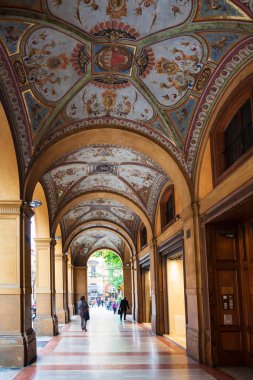 piazza Cavour Bologna Arcade dekore edilmiş