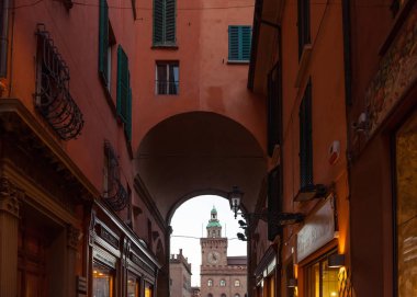 Tarih Saat Kulesi, Palazzo Comunale Bologna görüntülemek