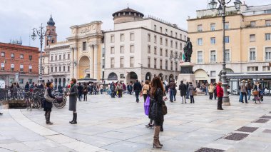 Via Garibaldi Parma şehirde insanlar
