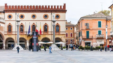 Piazza del Popolo ve Belediye Binası Ravenna