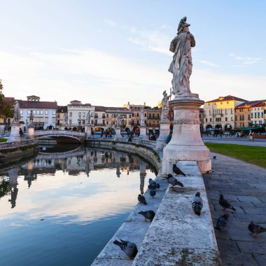 Padua sonbahar akşam Prato della Valle