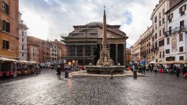 Piazza Roma della rotonda kış akşamları