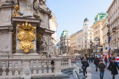 Veba sütunu Graben sokakta yakınındaki turist