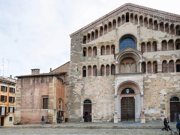 Facciata del Duomo di Parma — Foto Stock