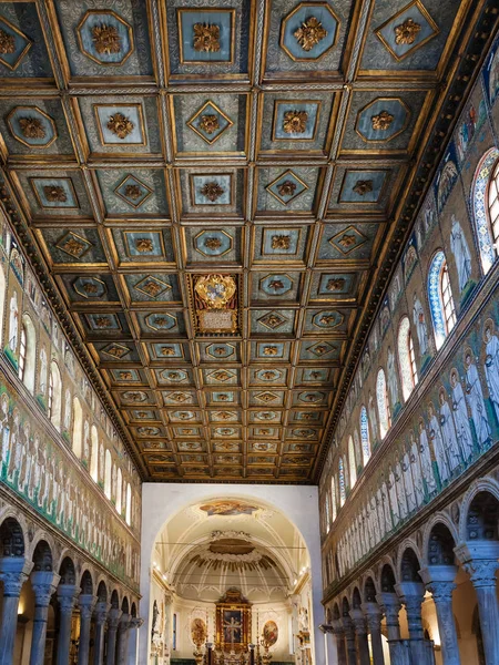 Soffitto della navata di Catherdal Sant Apollinare Nuovo — Foto Stock