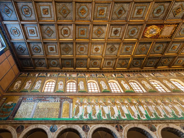 Sant Apollinare Nuovo kasabada Classe mozaiği