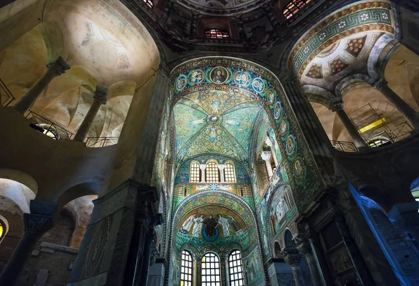 Nave of Basilica San Vitale in Ravenna city — Stock Photo, Image