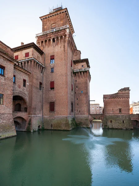 Moated Castello Estense Ferrara şehir