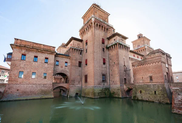 Hendek ve Castello Estense Ferrara şehir — Stok fotoğraf
