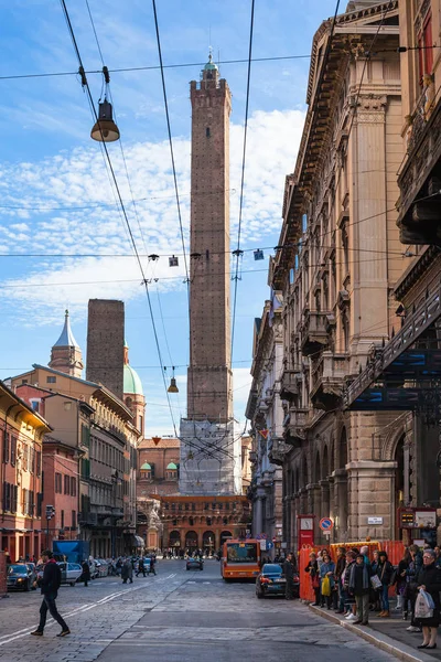 Persone in via Santo Stefano a Bologna — Foto Stock