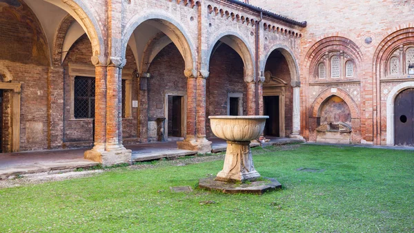 Μοναστήρι του Πιλάτου στην Βασιλική του Santo Stefano — Φωτογραφία Αρχείου