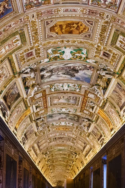 内部的地图库在梵蒂冈博物馆 — 图库照片