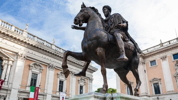 Статуя Марка Аврелія на площі Пьяцца дель Campidoglio — стокове фото