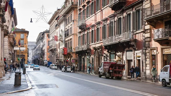 Via del Corso gatan i Rom city på vintern — Stockfoto