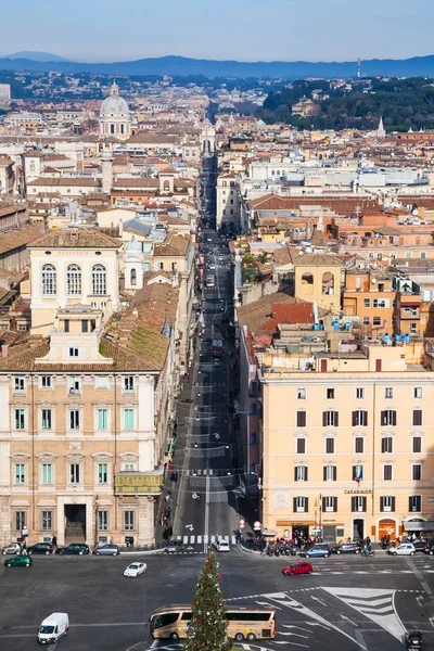 Iazza venezia und via del corso in rom city — Stockfoto