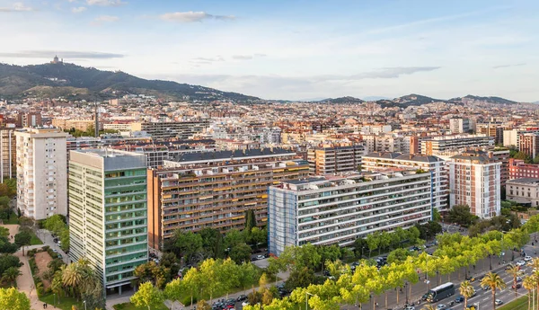 Domy podél Avenida Diagonal v Barceloně — Stock fotografie