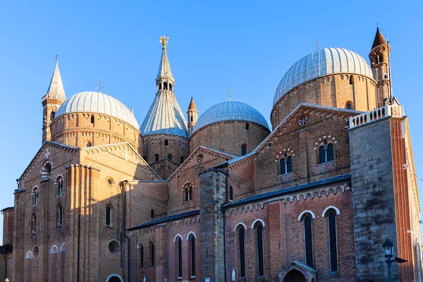 Vista de la Basílica de San Antonio de Padua —  Fotos de Stock