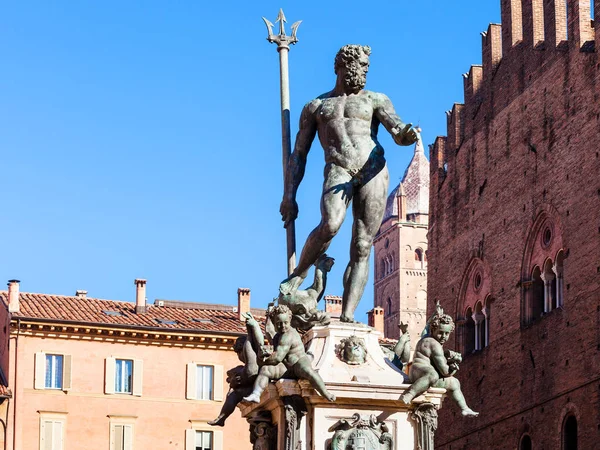 Postava Neptuna ve městě Bologna v sunny da — Stock fotografie