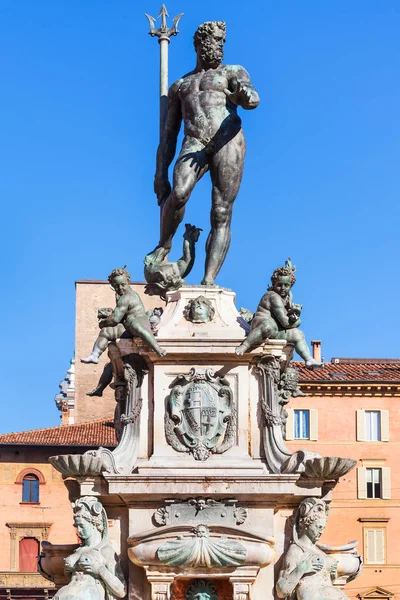 Socha Neptuna ve městě Bologna v slunečný den — Stock fotografie