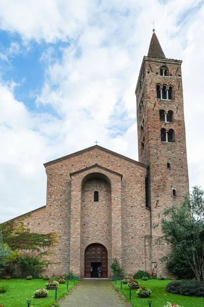Gevel van de Basilica di San Giovanni Evangelista — Stockfoto