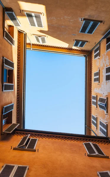 Bottom view from patio in old italian urban house — Stock Photo, Image