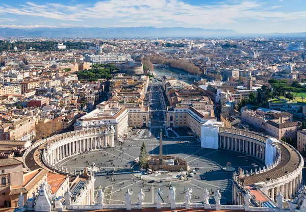 Boven uitzicht piazza San Pietro in het Vaticaan en Rome — Stockfoto
